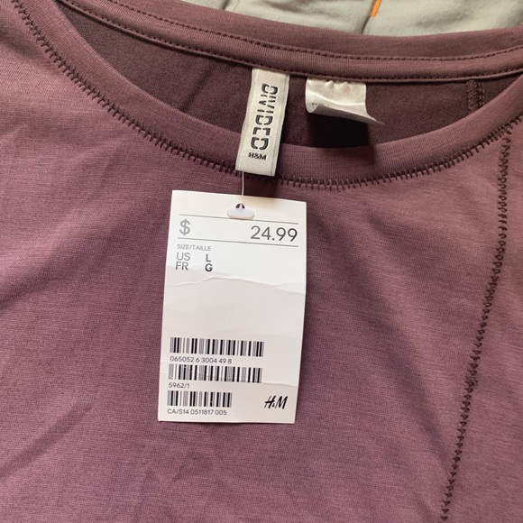 H&M asymmetrical t-shirt. - Picture 3 of 5